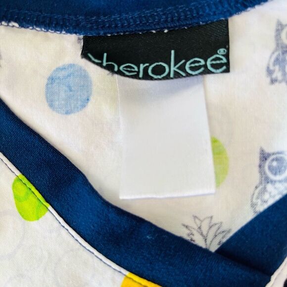 Cherokee Blue and White Owl and pineapple Print Scrub Top - Picture 5 of 6